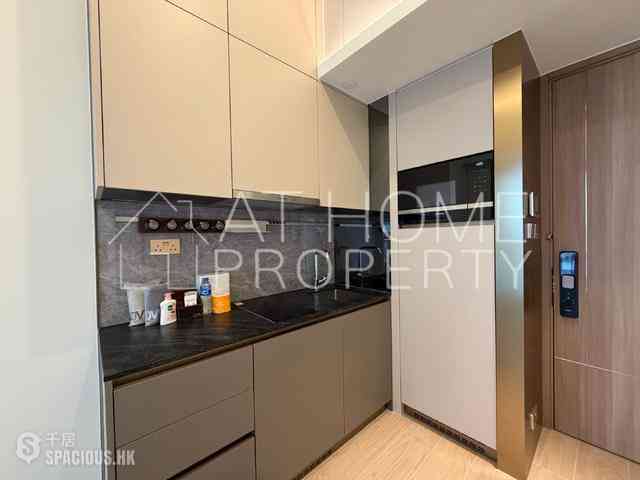 Sai Ying Pun - Des Voeux W Residence 05