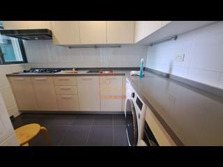Mid Levels West - 80 Robinson Road 11