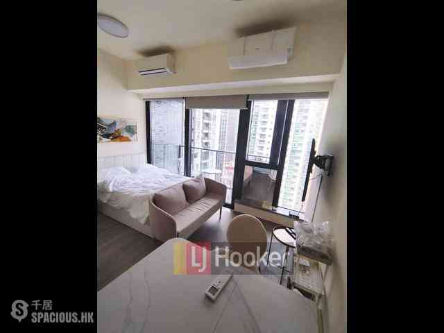 Sai Ying Pun - The Queens 02