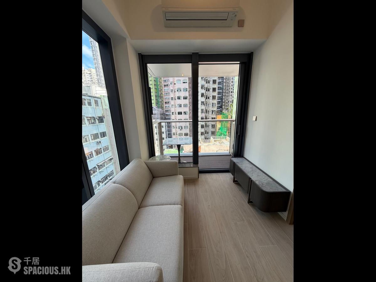 Sai Ying Pun - Des Voeux W Residence 01