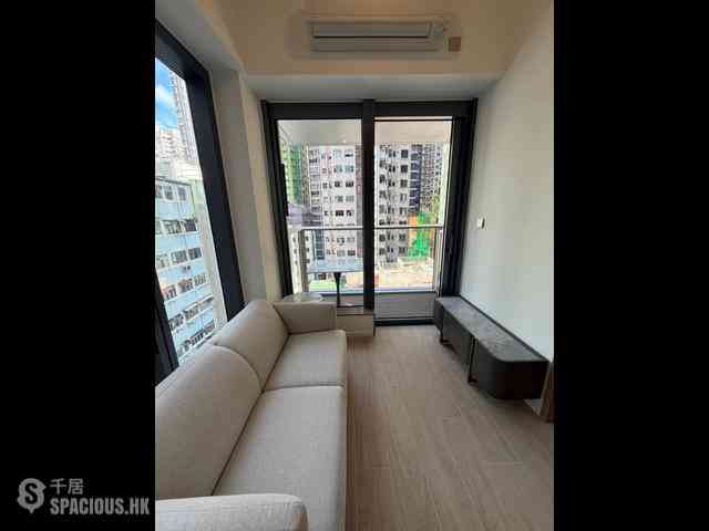 Sai Ying Pun - Des Voeux W Residence 01