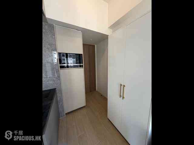 Sai Ying Pun - Des Voeux W Residence 02