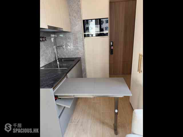 Sai Ying Pun - Des Voeux W Residence 03