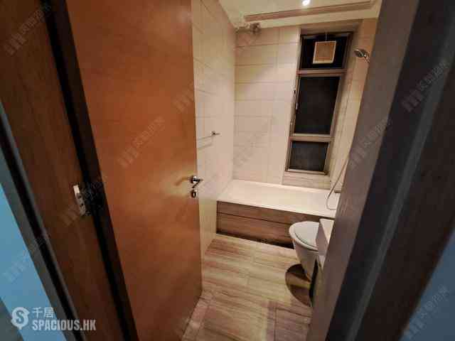 Sai Ying Pun - Island Crest Block 2 06