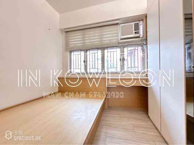 Sham Shui Po - Hang Moon Building 04