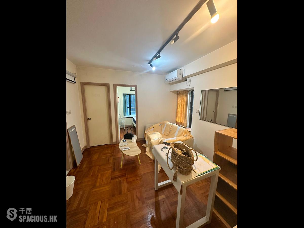 Wan Chai - Tai Yuen Court 01