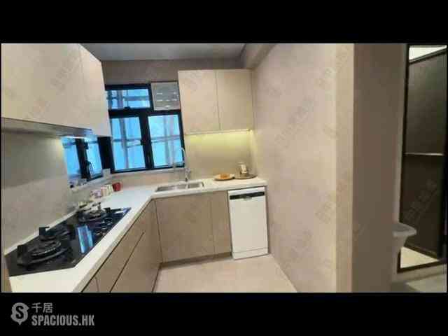 Mid Levels Central - Elegant Terrace Block 1 14