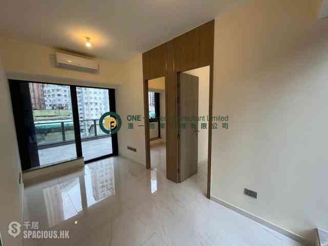 Sai Ying Pun - The Queens 01