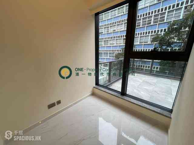 Sai Ying Pun - The Queens 09