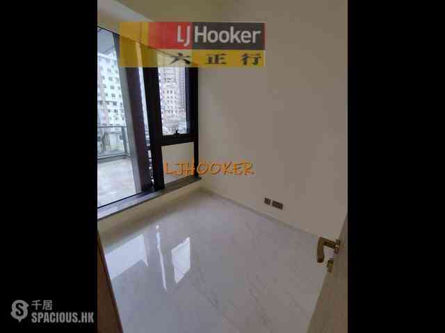Sai Ying Pun - The Queens 11