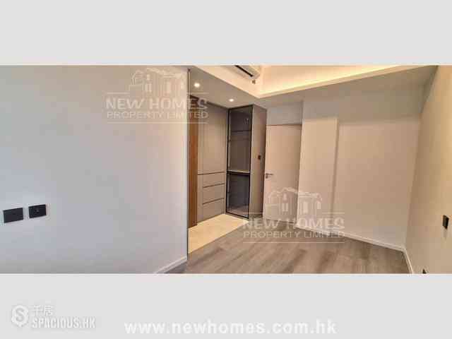 Happy Valley - Blue Pool Court 01