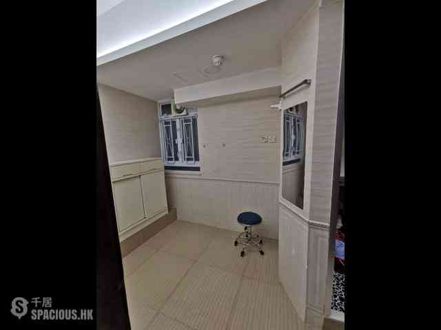 Mong Kok - Sincere House 02