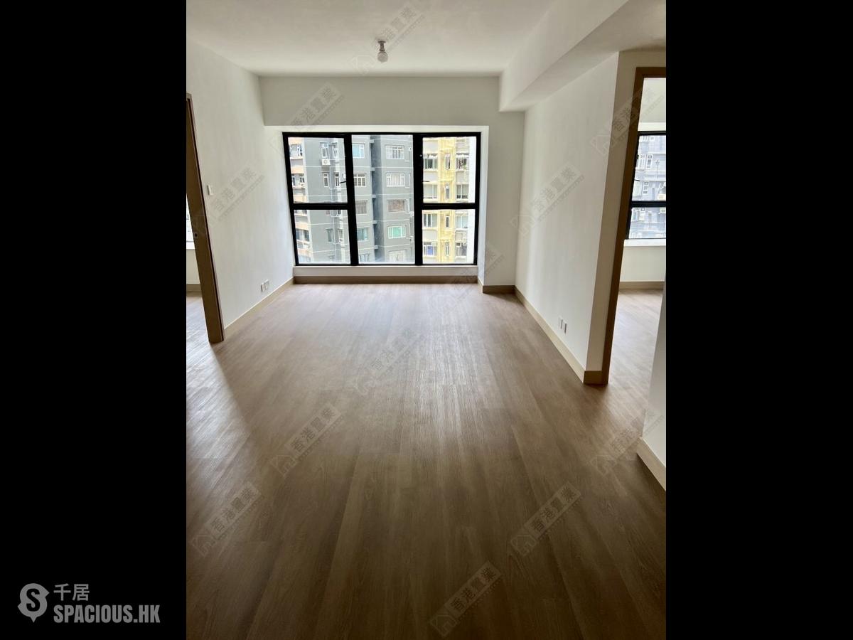 Mid Levels Central - 62B, Robinson Road 01