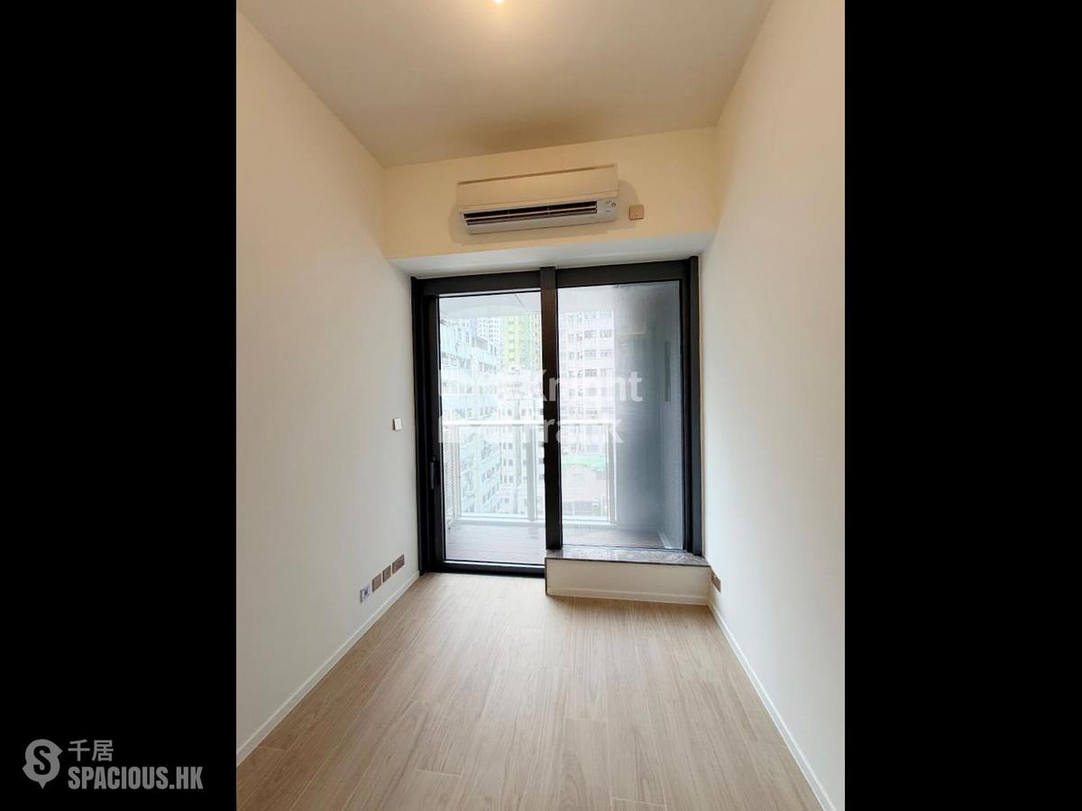 Sai Ying Pun - Des Voeux W Residence 01