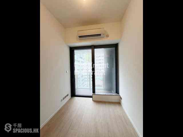 Sai Ying Pun - Des Voeux W Residence 01