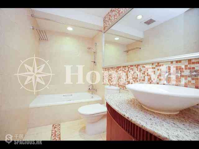Pok Fu Lam - Villas Sorrento 05