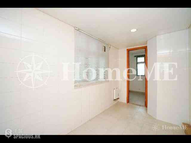Pok Fu Lam - Villas Sorrento 07