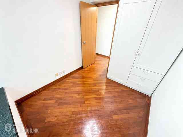 Mid Levels West - 80 Robinson Road 06