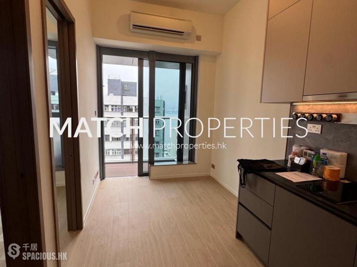 Sai Ying Pun - Des Voeux W Residence 01