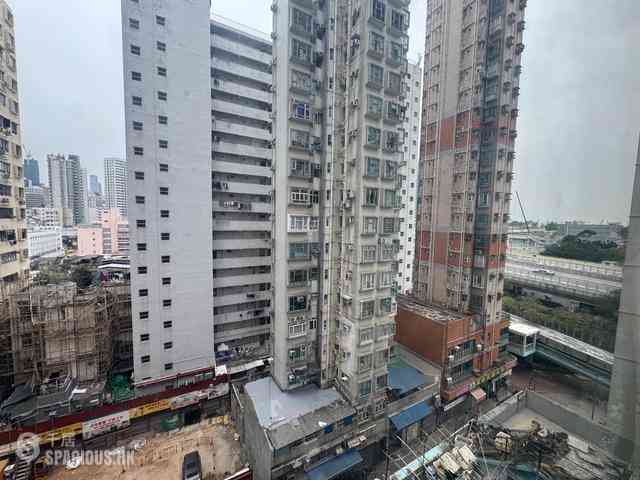 Mong Kok - Tak Cheong Court 12