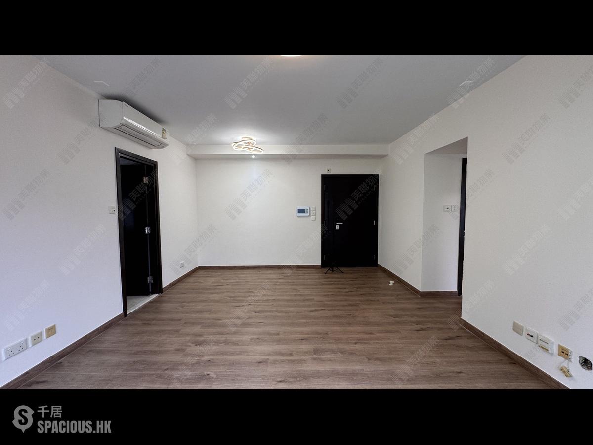 Soho - Centrestage 01