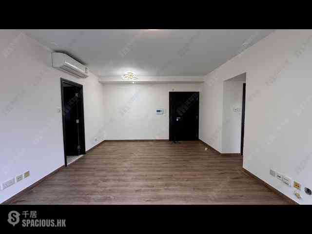 Soho - Centrestage 01