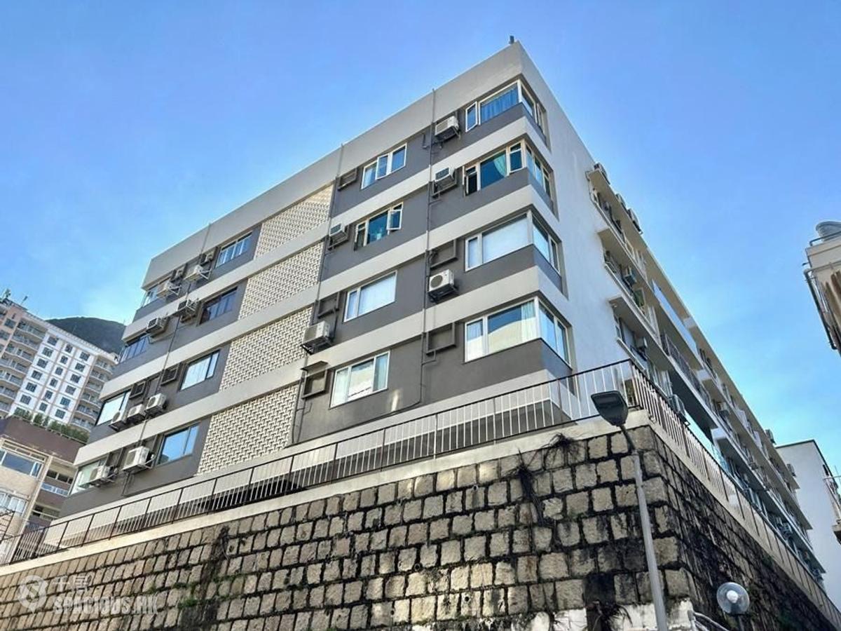 Happy Valley - Antonia House 01