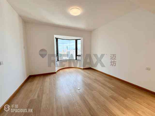 Mid Levels Central - Garden Terrace 09