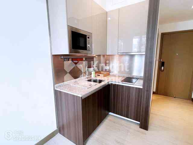 Tai Kok Tsui - L・Living 23 04