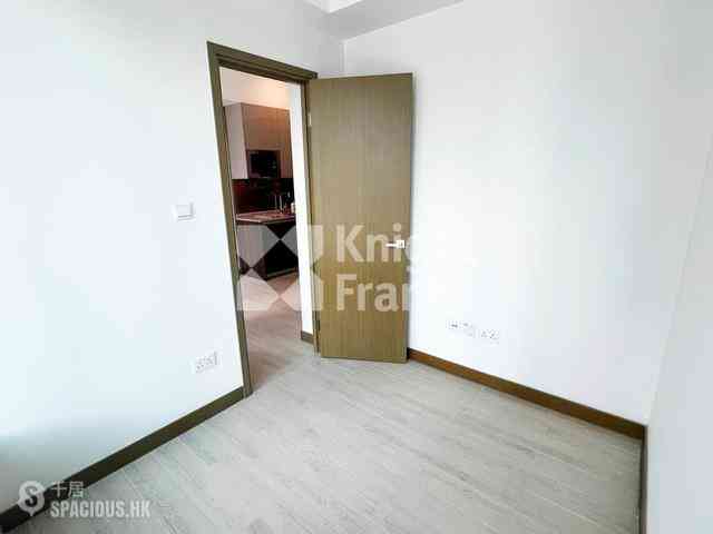 Tai Kok Tsui - L・Living 23 06