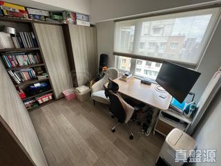 Tai Hang - Yick King Building 07