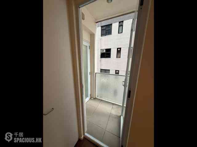 Mid Levels West - Chong Yuen 04