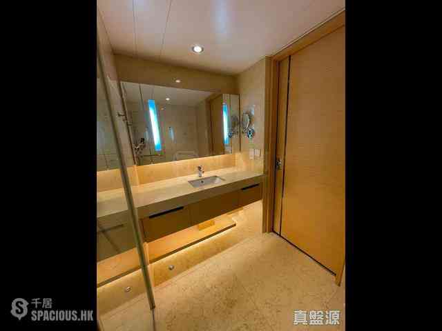 Wan Chai - Convention Plaza Apartments 05