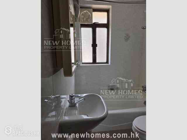 Happy Valley - Antonia House 01