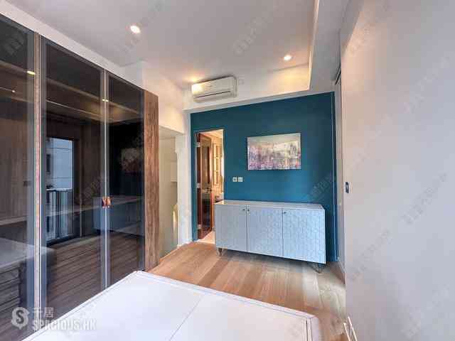 Wan Chai - The Avenue Phase 2 Block 2 05