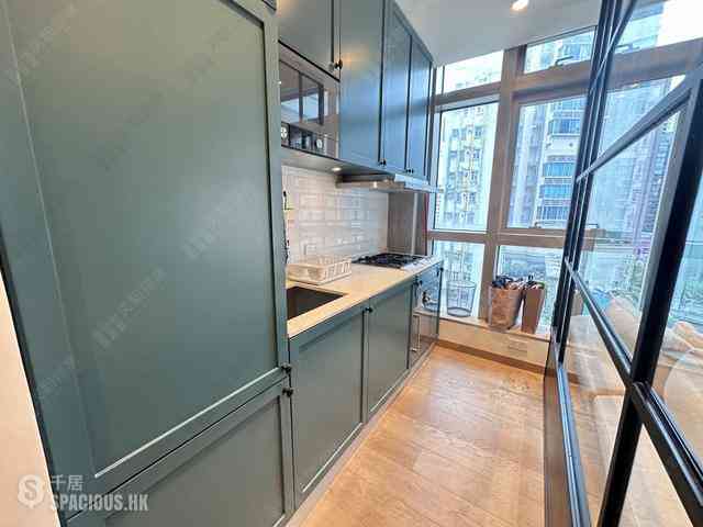 Wan Chai - The Avenue Phase 2 Block 2 07