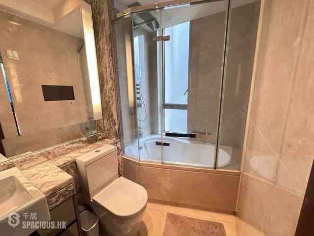 Wan Chai - The Avenue Phase 2 Block 2 09