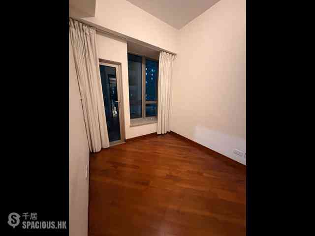 Wan Chai - The Avenue Phase 2 01