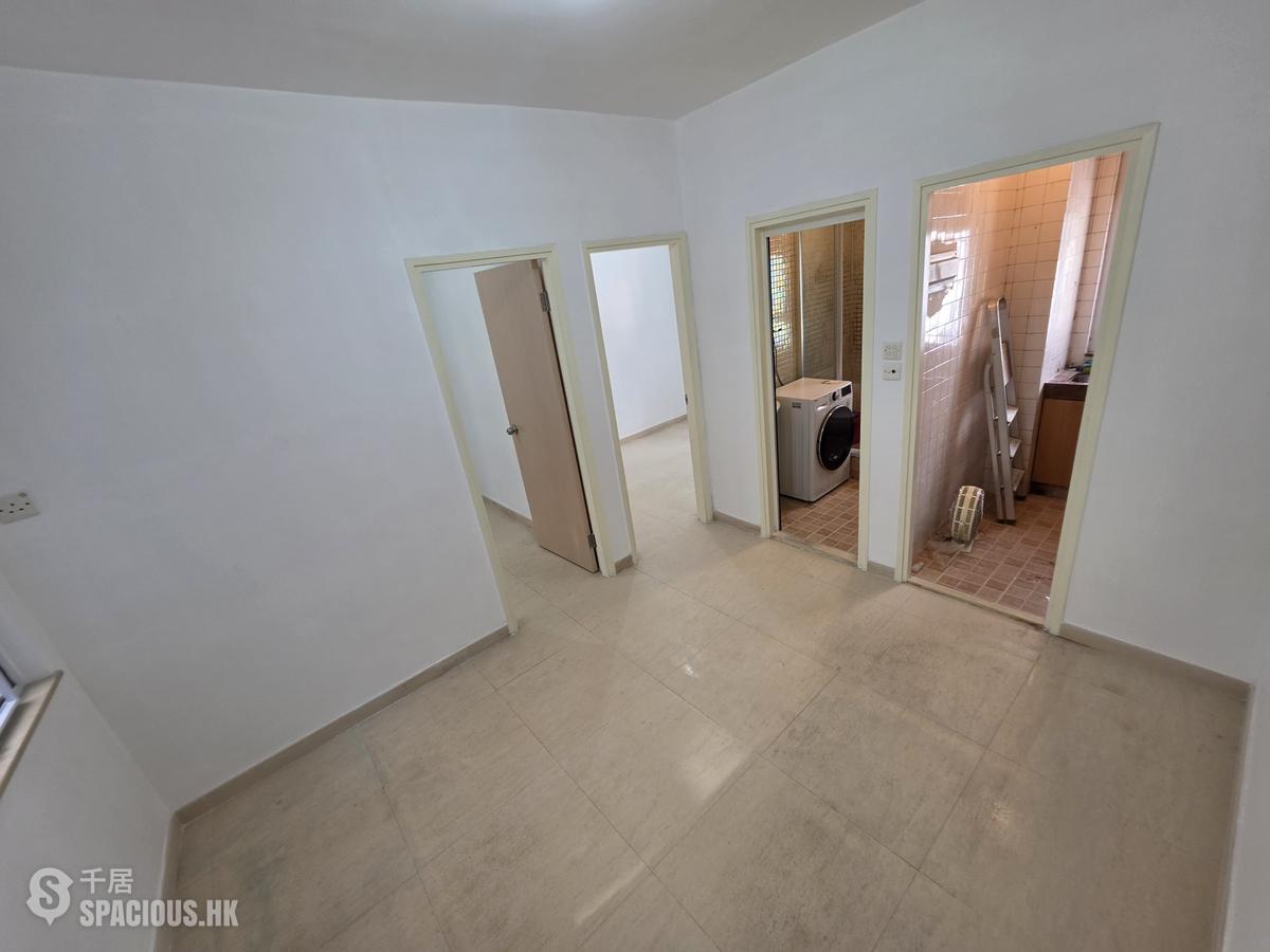 Sai Ying Pun - Hang Fuk Mansion 01