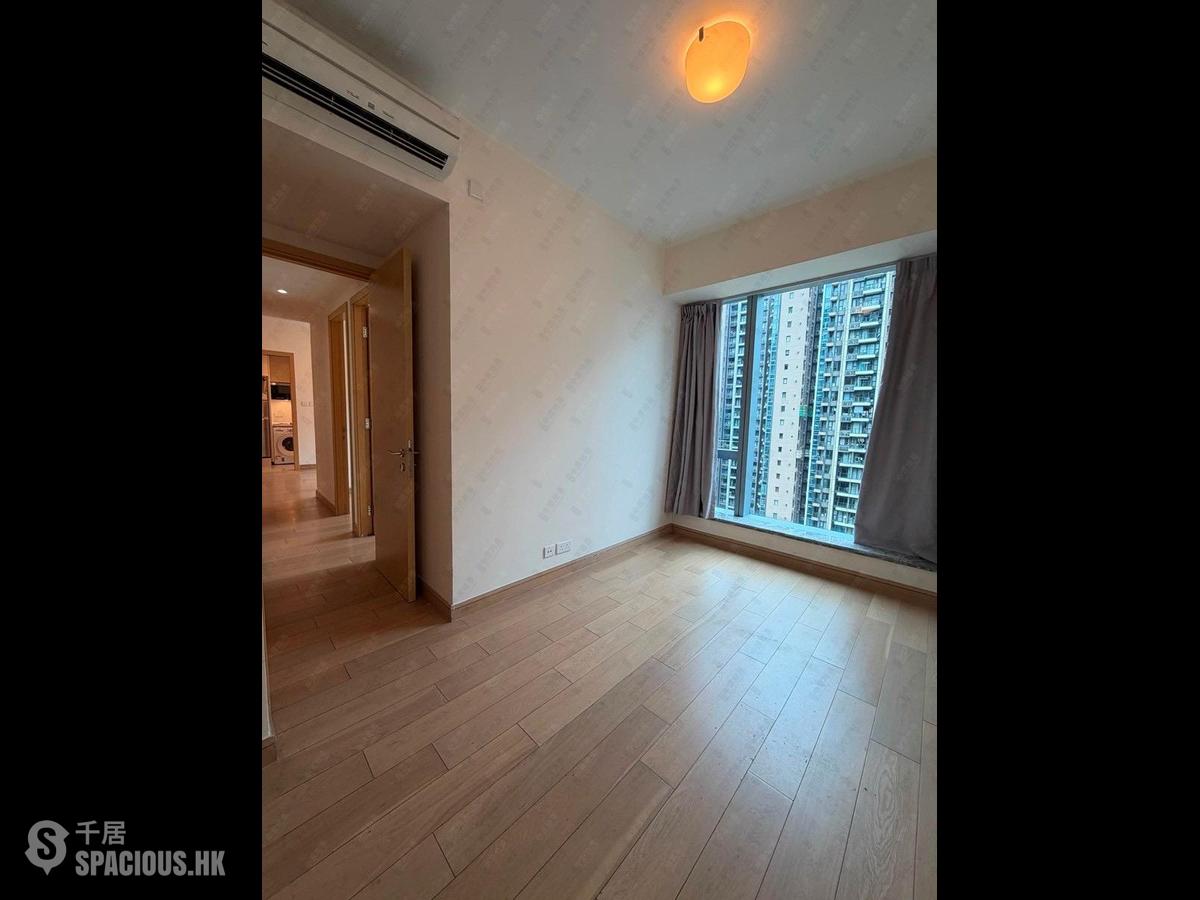 Tseung Kwan O - The Parkside Block 2 01
