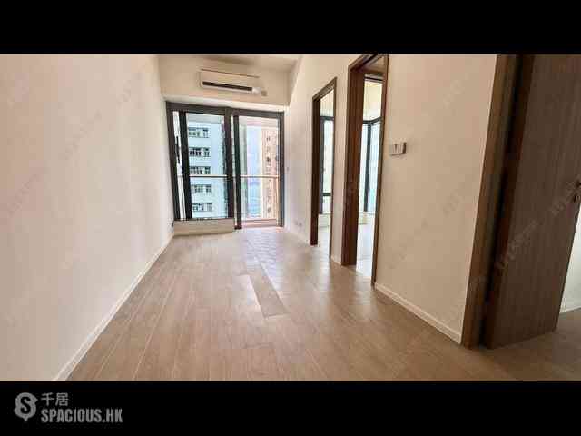 Sai Ying Pun - Des Voeux W Residence 01