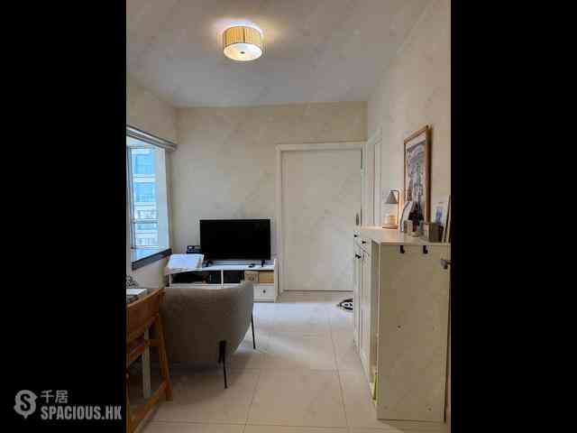 Mid Levels Central - Windsor Court 02