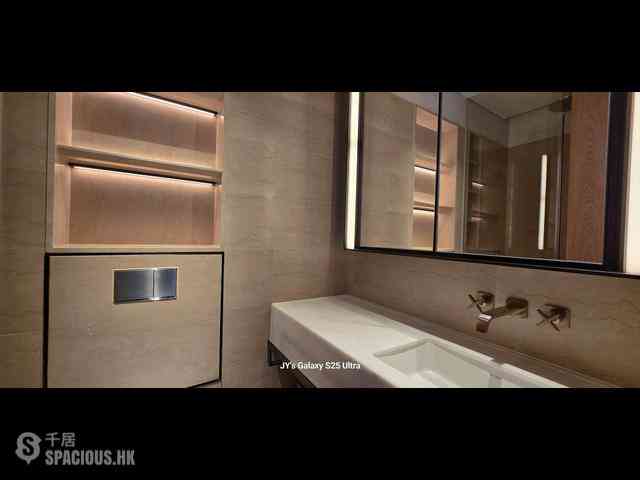 Mid Levels West - The Legacy Phase 2 Tower 1 06
