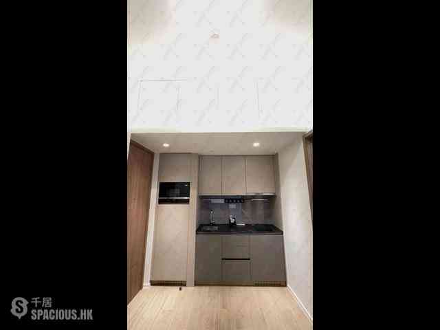 Sai Ying Pun - Des Voeux W Residence 01