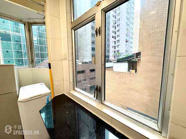 Wan Chai - Man Shek Building 07