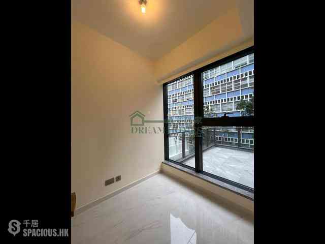 Sai Ying Pun - The Queens 08