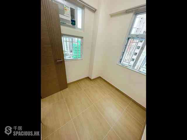 Shau Kei Wan - Hong Wah Mansion Block 1 03