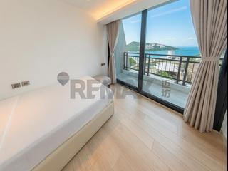 Chung Hom Kok - Pinewaver Villas 16