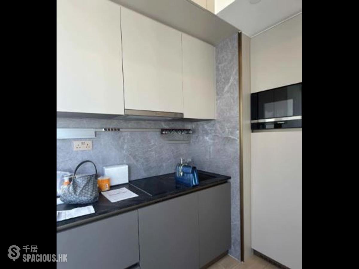 Sai Ying Pun - Des Voeux W Residence 01