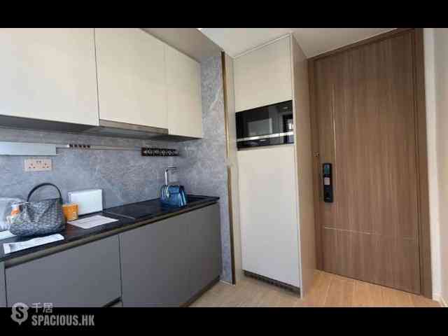 Sai Ying Pun - Des Voeux W Residence 04